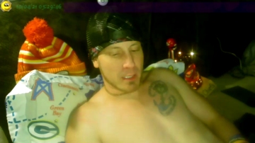 Bigwhitemale  04-10-2021